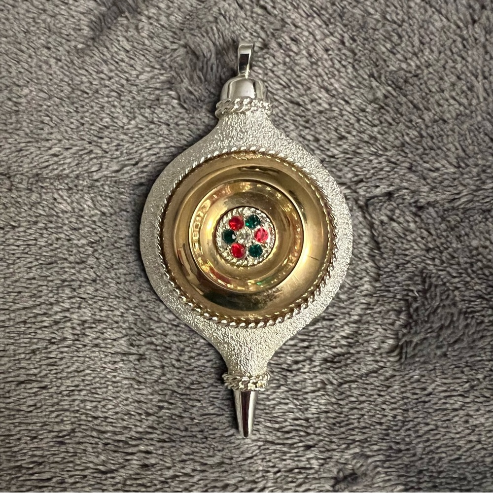 Vtg 1976 Sarah Coventry Christmas Ornament Pendant